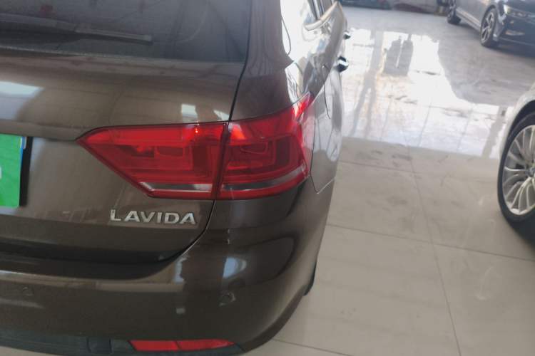 Used Volkswagen Lavida 2013 Revised Classic 1.6L Automatic Fashion Edition
