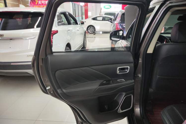 Used Mitsubishi Outlander 2019 2.0L Two-Wheel Drive Comfort Edition 7-Seater China VI Standard
