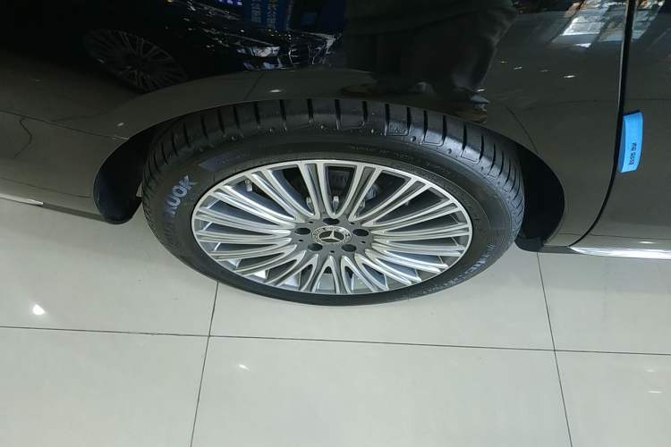 Used Mercedes-Benz E-Class 2022 Second Facelift E 300 L Luxury Edition
