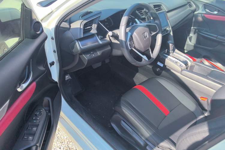 Used Honda Civic 2016 220TURBO CVT Luxury Edition
