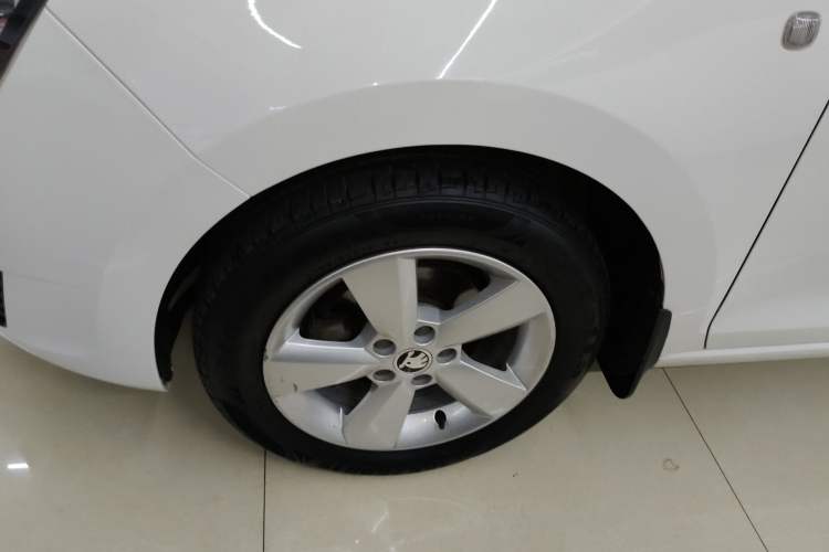 Used Skoda Rapid 2015 1.6L Automatic Smart Selection Model