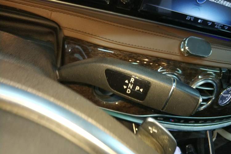 Used Mercedes-Benz S-Class 2014 S 320 L Business Model
