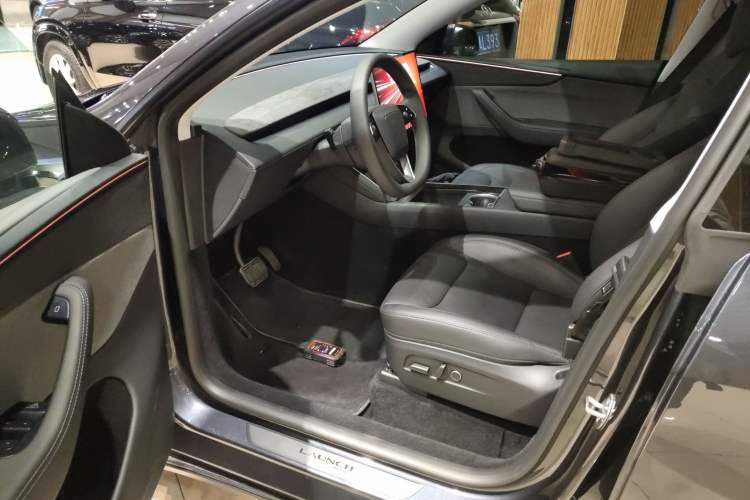 Used Tesla Model Y 2025 Rear-Wheel Drive First Edition
