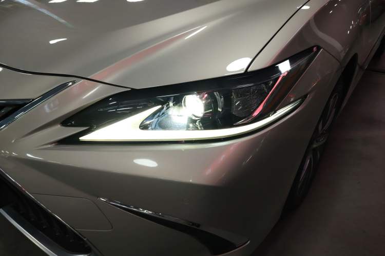 Used Lexus ES 2018 260 Excellence Edition China VI Standard
