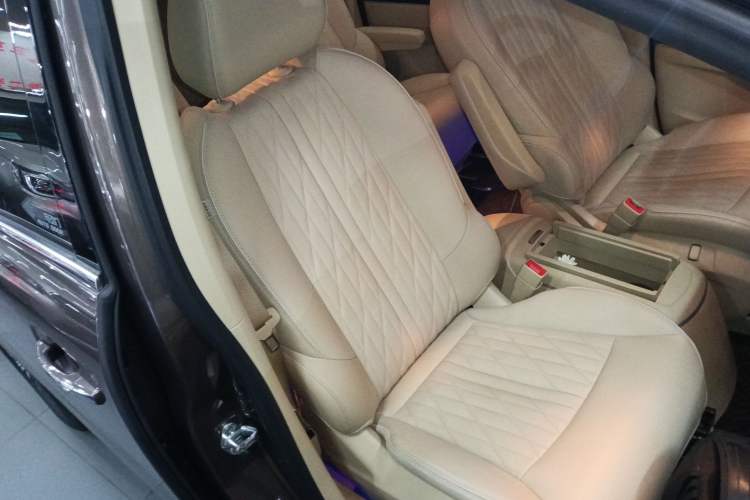 Used Buick GL8 2023 Land Executive Class 652T Luxury Model
