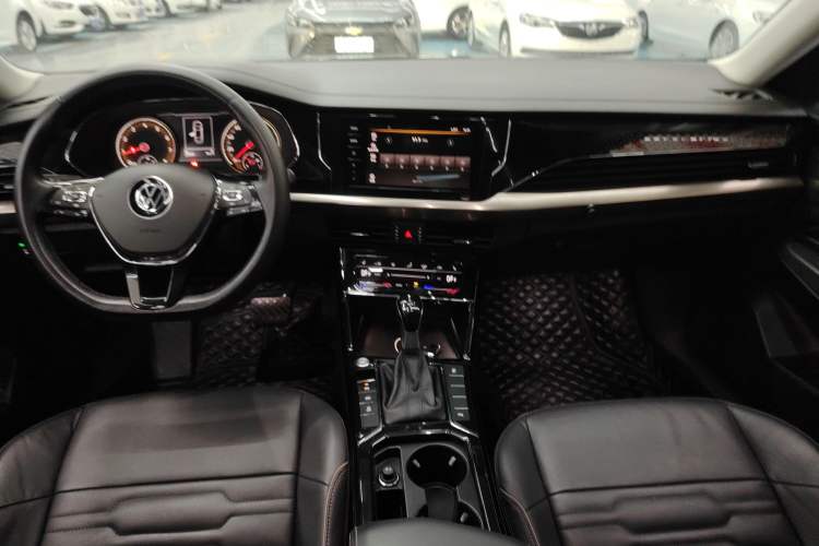 Used Volkswagen Passat 2020 Facelift 330TSI Elite Edition China VI Standard