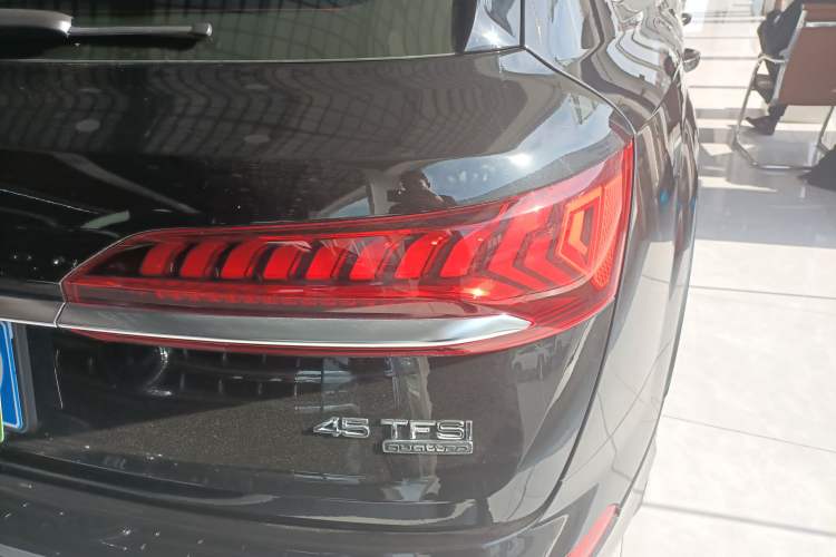 Used Audi Q7 2023 45 TFSI quattro S line Sport model
