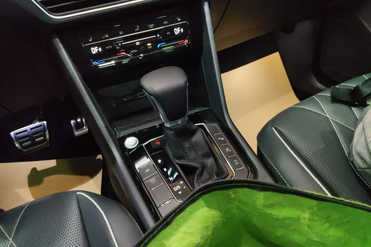 Used Volkswagen Tiguan L 2022 330TSI Automatic Two-Wheel Drive R-Line Enhanced Edition
