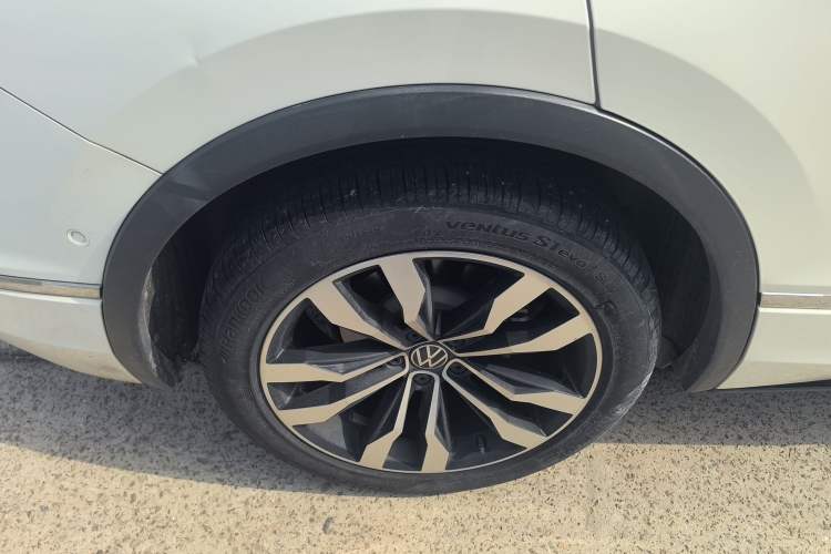 Used Volkswagen Tiguan L 2021 330TSI Automatic Two-Wheel Drive R-Line Enhanced Edition
