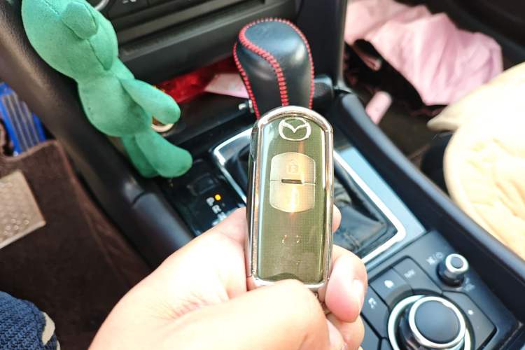 Used Mazda Mazda 3 Axela 2017 Hatchback 2.0L Automatic Sport Model China V Emission Standard
