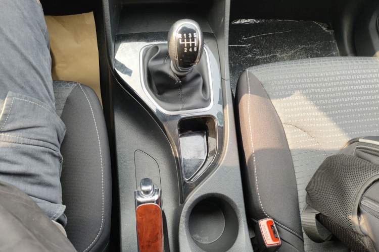 Used Baojun 730 2019 1.5T Manual Fashion Model 7-seater China VI
