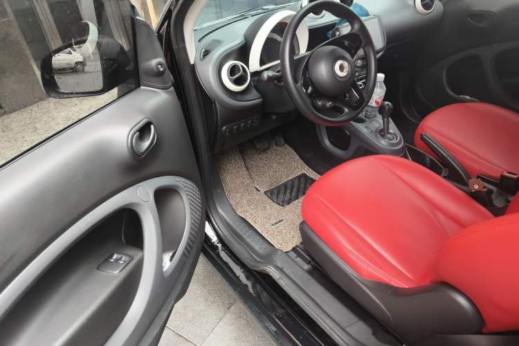 Used smart fortwo 2015 1.0L 52 kW hardtop Dynamic version