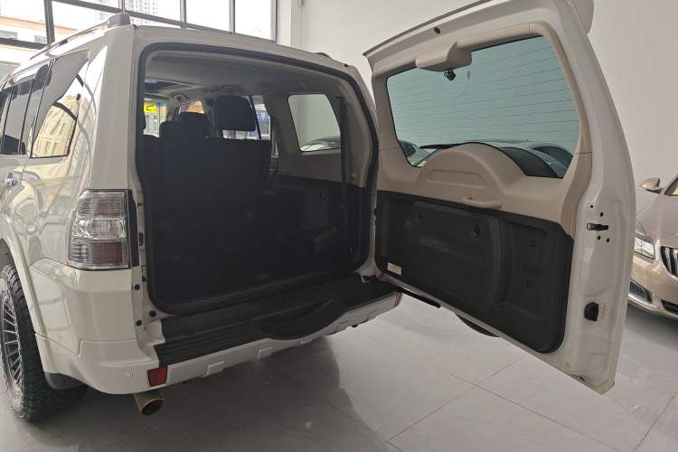 Used Mitsubishi Pajero 2016 3.0L Automatic Luxury Version China V Standard
