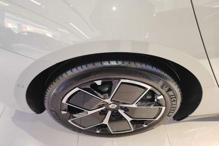 Used  SU7 2024 Rear-Drive Ultra-Long Range Advanced Pro-Level Intelligent Driving Version