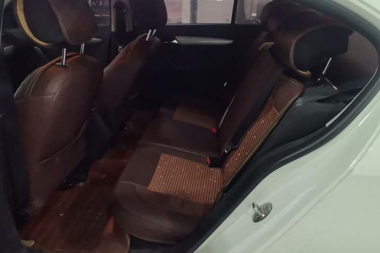 Used Volkswagen Lavida 2013 Revised Classic 1.6L Automatic Fashion Edition
