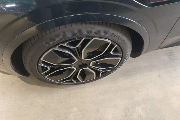 Used  11 2025 Ultra Pure Electric Rear-Wheel Drive Edition