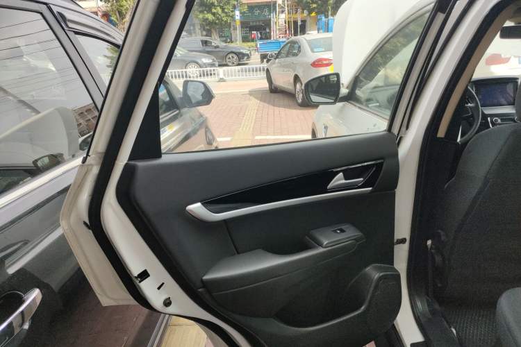 Used Dongfeng Aeolus AX7 2015 2.0L Automatic Zhiyue Version
