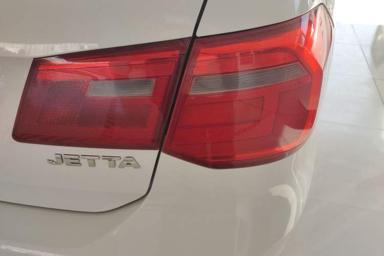 Used Volkswagen Jetta 2015 Zhuihui Edition 1.4L Manual Fashion Model