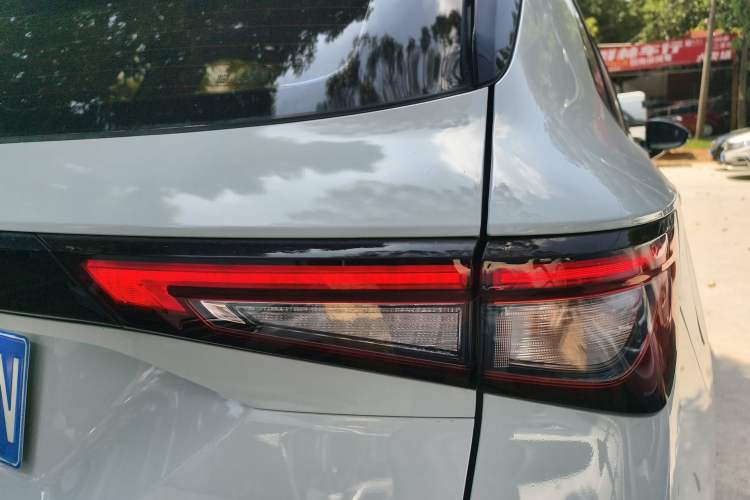 Used Wuling Asta 2022 2.0L DHT Electric-Speed Version
