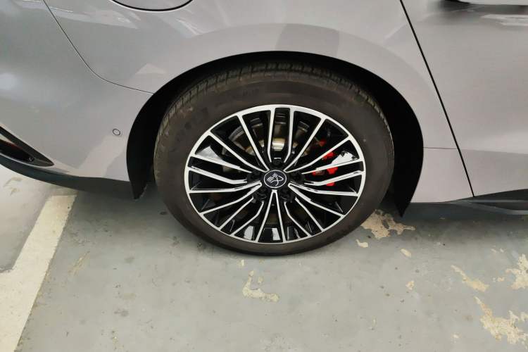 Used BYD Han 2025 EV with 701 km of Laser Radar-Enabled Intelligent Driving
