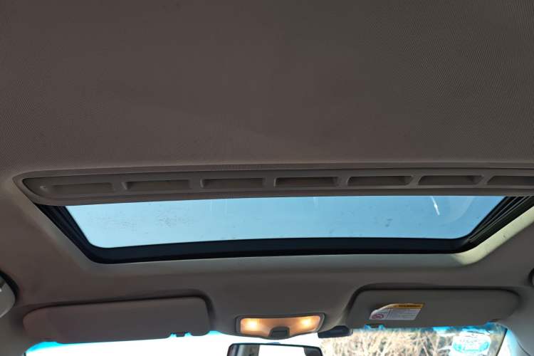 Used Roewe 360 2015 1.5L manual luxury edition
