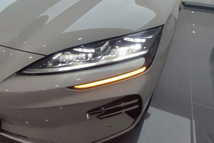 Used BYD Song PLUS New Energy 2025 EV Intelligent Driving Version 520km Premium Model
