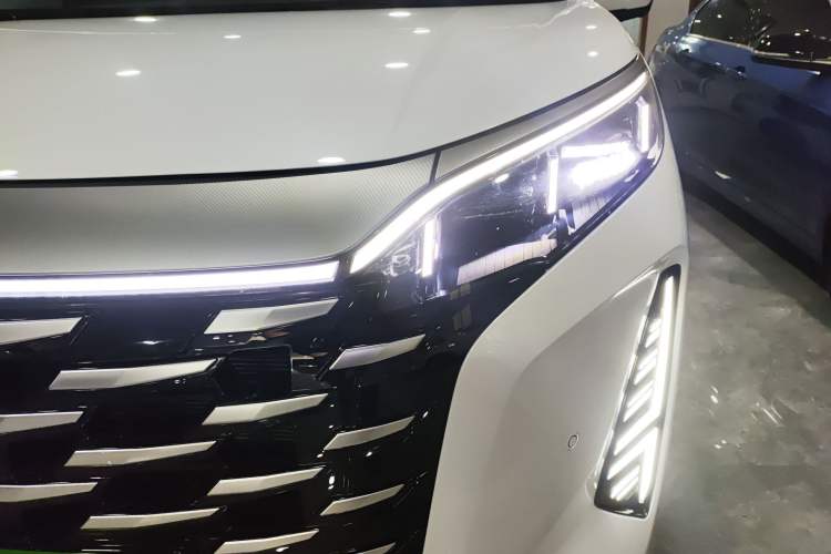 Used BYD Xia 2025 DM-i 1.5T 180km Beyond Edition
