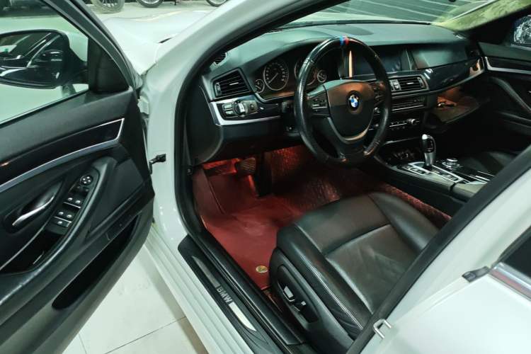 Used BMW 5 Series 2014 520Li Elegant Model
