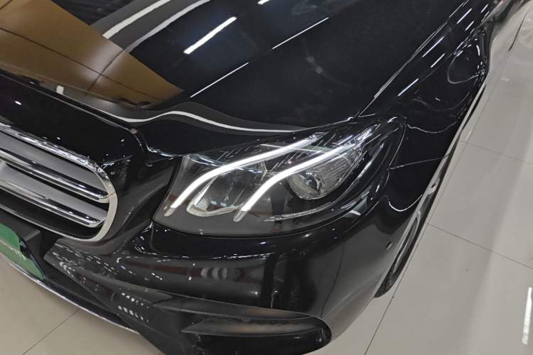 Used Mercedes-Benz E-Class 2019 E 300 L Sporty and Stylish Model
