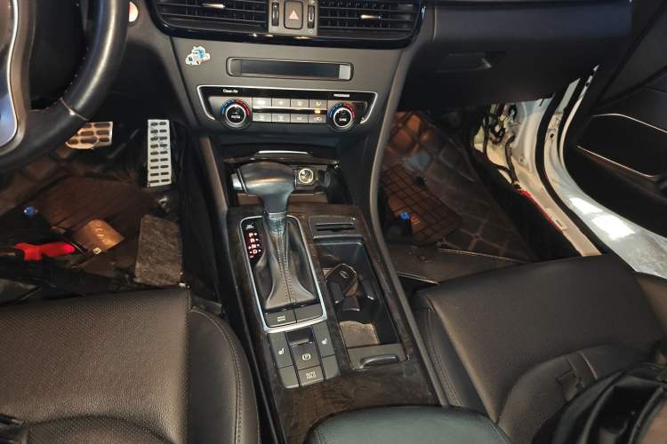 Used Kia K5 2017 2.0L Automatic 15th Anniversary Special Edition LUX
