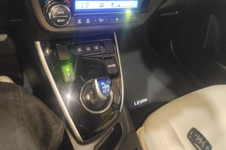 Used Toyota Levin 2017 Revised Dual-Engine 1.8H GS E-CVT Elite Sunroof Version China V Standard