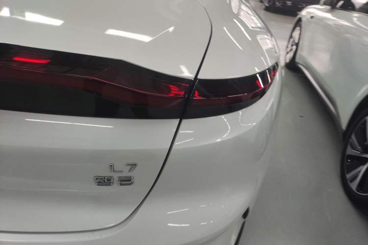 Used  L7 2022 Dynamic Model