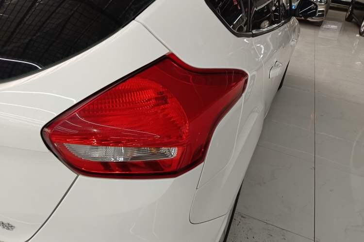 Used Ford Focus 2018 Hatchback Classic 1.6L Automatic Comfort Plus SmartDrive Edition
