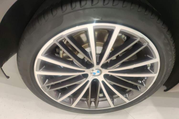 Used BMW 5 Series 2022 Restyled 530Li Leading Edition M Sport Package