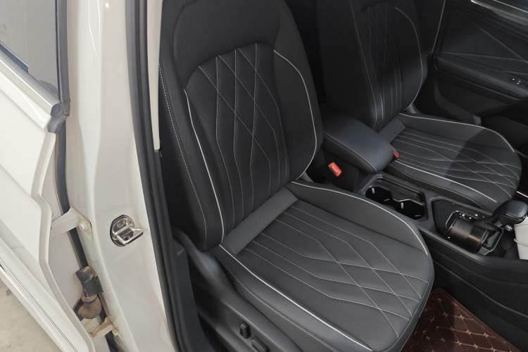 Used Volkswagen Tiguan L 2022 330TSI Automatic Two-Wheel Drive R-Line Enhanced Edition
