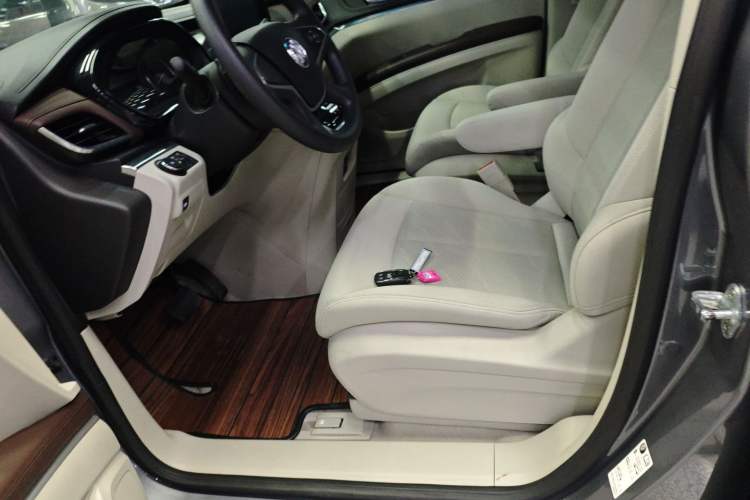 Used Buick GL8 2021 Land Cruiser Executive Class 652T Comfort Model
