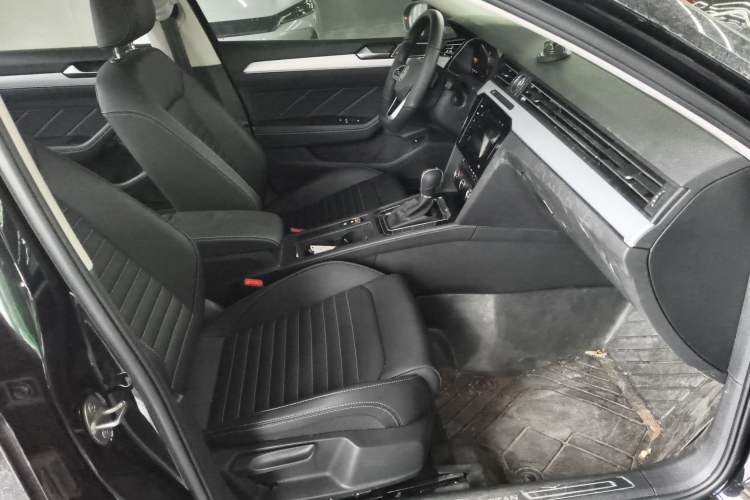 Used Volkswagen Magotan 2025 Zhongxiang Version 280TSI DSG Comfort Edition
