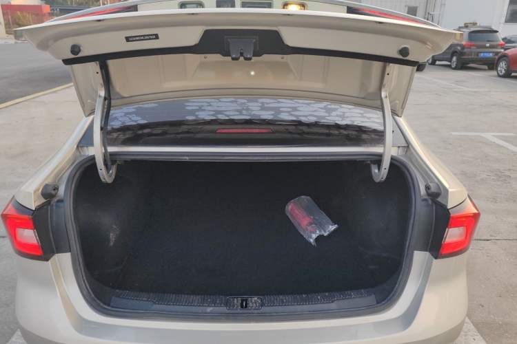 Used Roewe i5 2020 1.5L Manual 4G Connect Luxury Edition
