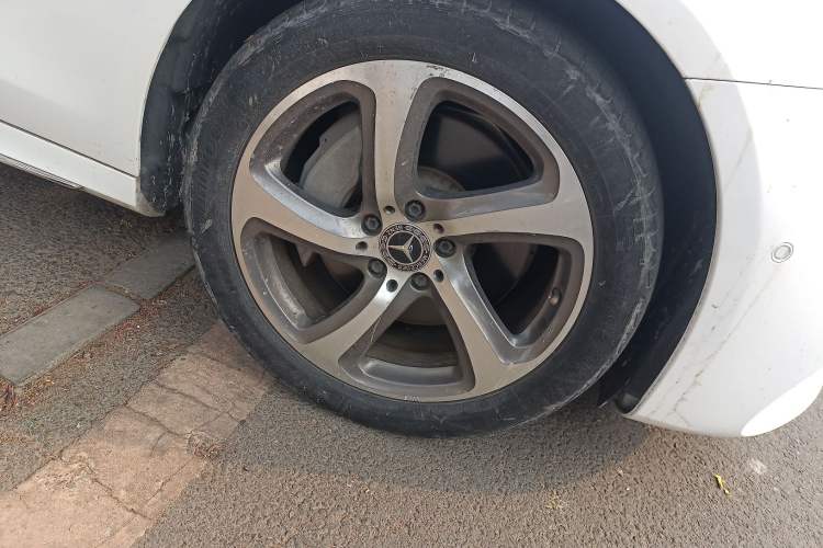 Used Mercedes-Benz E-Class 2018 E 300 L Sporty and Stylish Model
