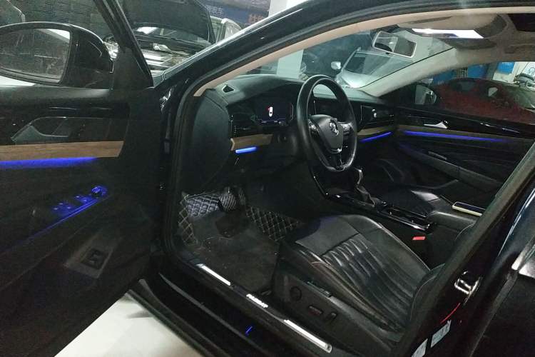 Used Volkswagen Passat 2019 380TSI Luxury Edition China VI Standard
