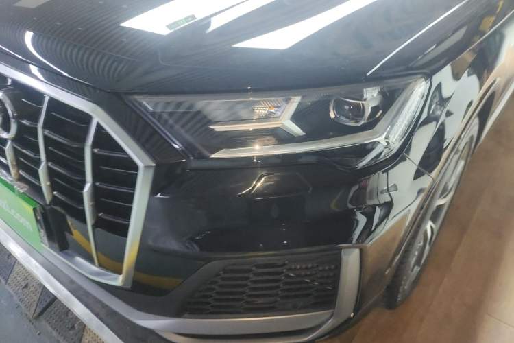 Used Audi Q7 2022 55 TFSI quattro S line Sport model
