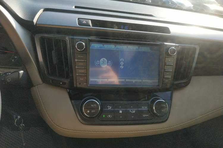 Used Toyota RAV4 2015 2.0L CVT Two-Wheel Drive Fashion Edition