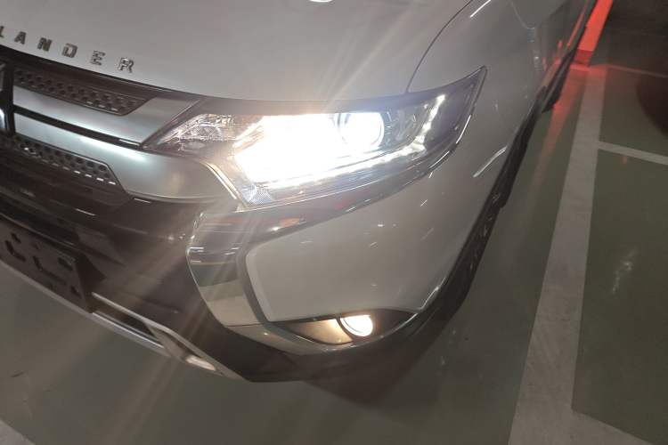 Used Mitsubishi Outlander 2019 2.0L Two-Wheel Drive Comfort Edition 5 Seats China V Standard