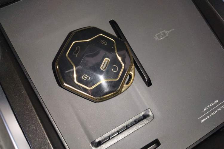 Used Jetour Traveler 2023 2.0T All-Wheel-Drive CrossPRO
