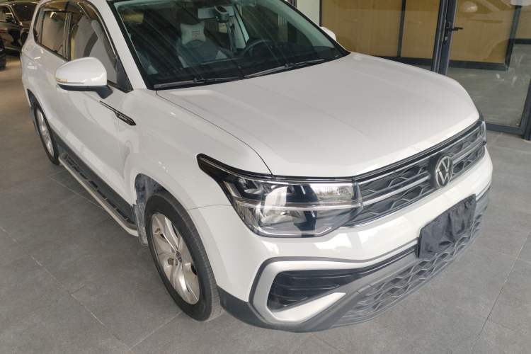 Used Volkswagen Tharu 2023 300TSI Two-Wheel-Drive Crescent Edition