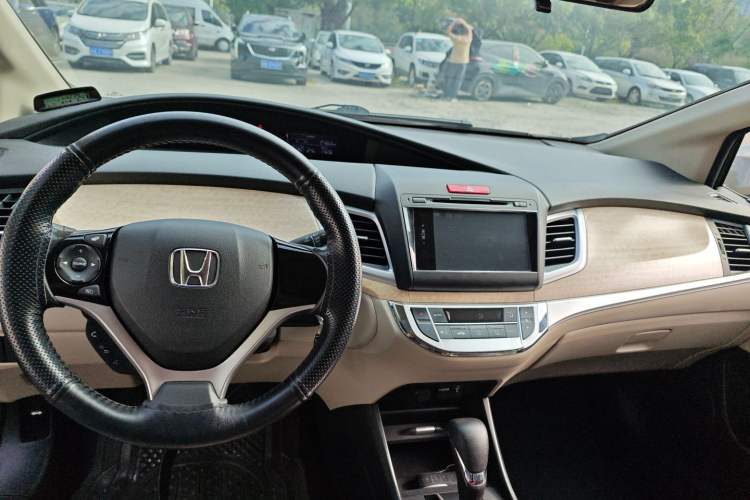 Used Honda Jade 2013 1.8L automatic Comfort version 5 seats