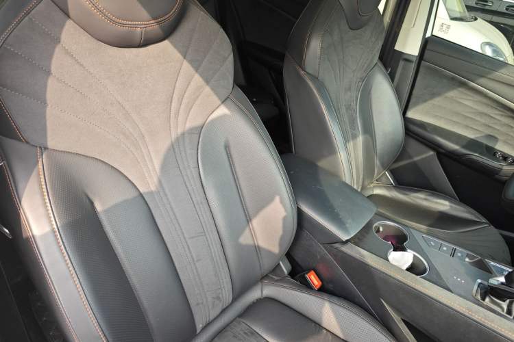 Used Roewe D5X DMH 2024 135 Tech Edition