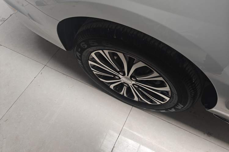 Used Buick GL8 2023 Facelifted Land Cruiser Executive Luxury Version