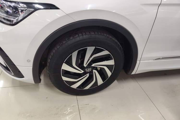 Used Volkswagen Tiguan L 2024 Outstanding Model 330TSI Automatic Two-Wheel Drive R-Line Dragon Glory Edition
