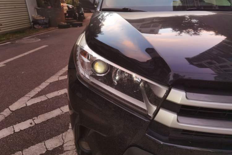 Used Toyota Highlander 2018 2.0T Four-Wheel Drive Luxury Edition 7 Seats China V Emission Standard
